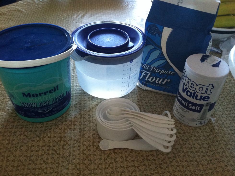 Ingredients: 7 cups of flour, 3 1/2 cups of water, 1 cup of lard, and 4 teaspoons of salt.
