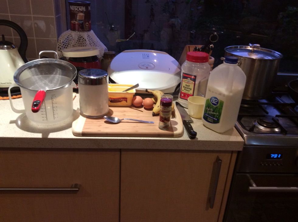 Ingredients and equipment: Sugar, 2 bananas, ground cinnamon or normal, milk, self raising flour, 2 eggs, butter, 1 cup, knife, chopping board, spoon, strainer or sifter, mixing bowl.