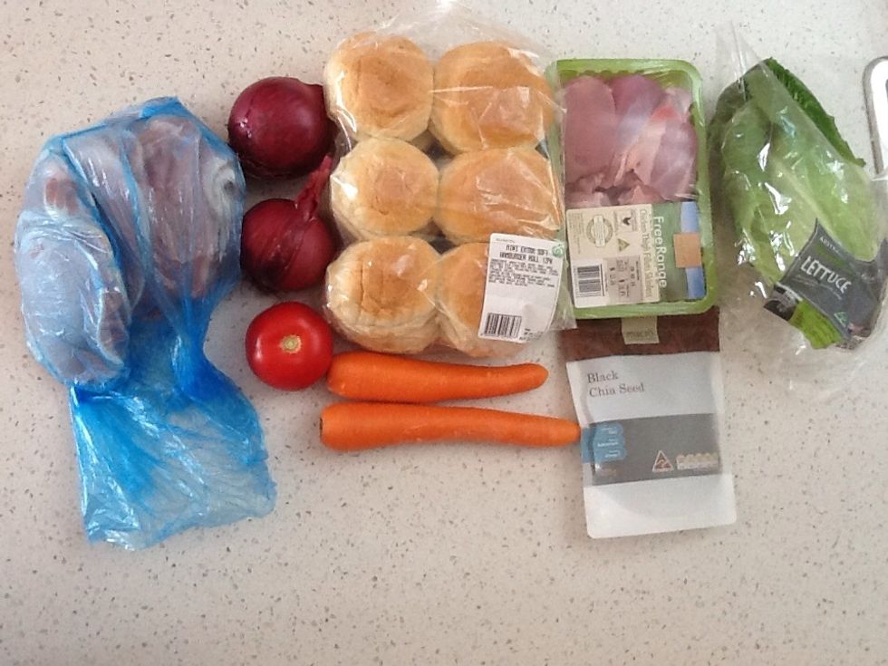 Ingredients. Bacon, carrot, tomato, hamburger rolls, black chia seeds, lettuce, chicken thigh fillet, red onion