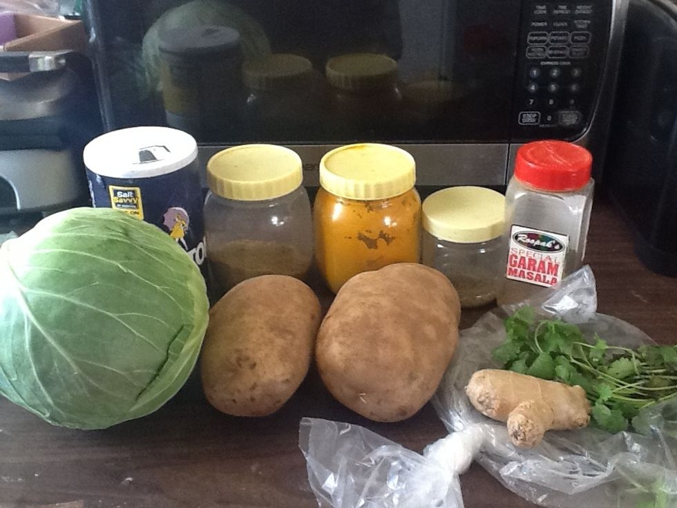Ingredients: cabbage, potato, ginger, cilantro, cumin seeds, turmeric powder, cilantro-cumin powder and salt