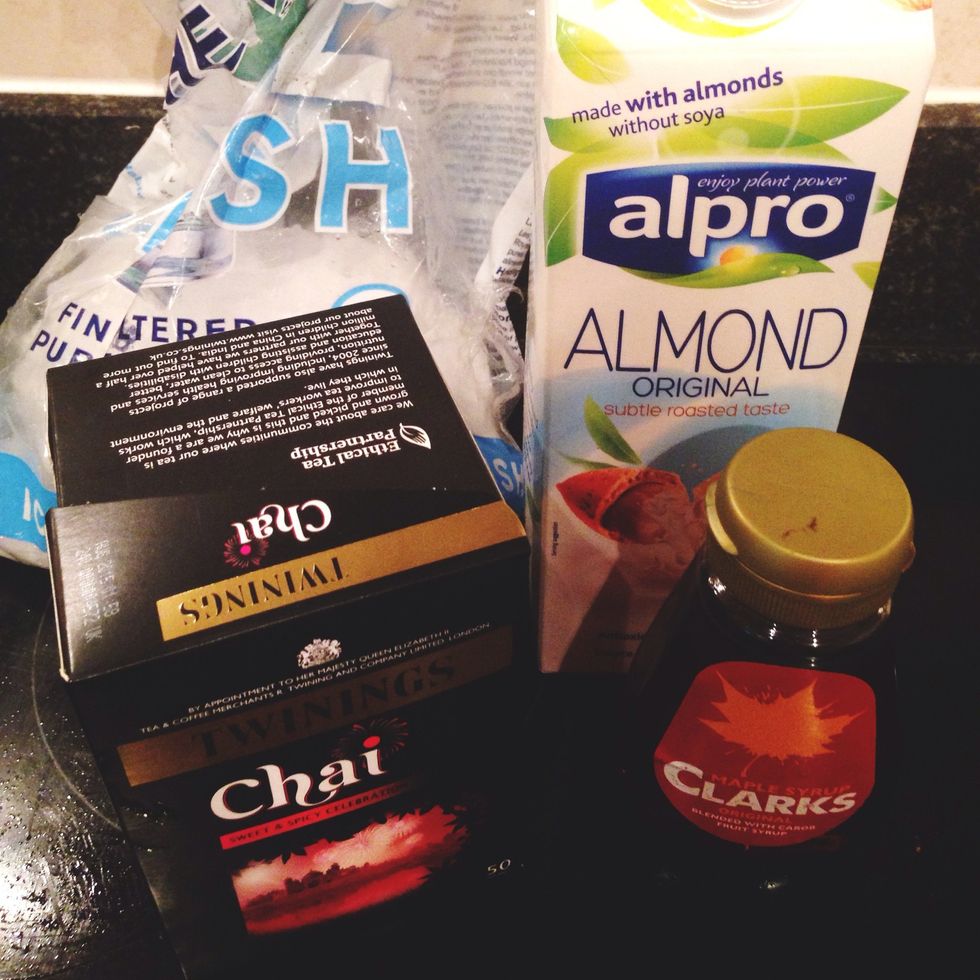 Ingredients: chai tea, ice, almond milk, maple and carob fruit sirup