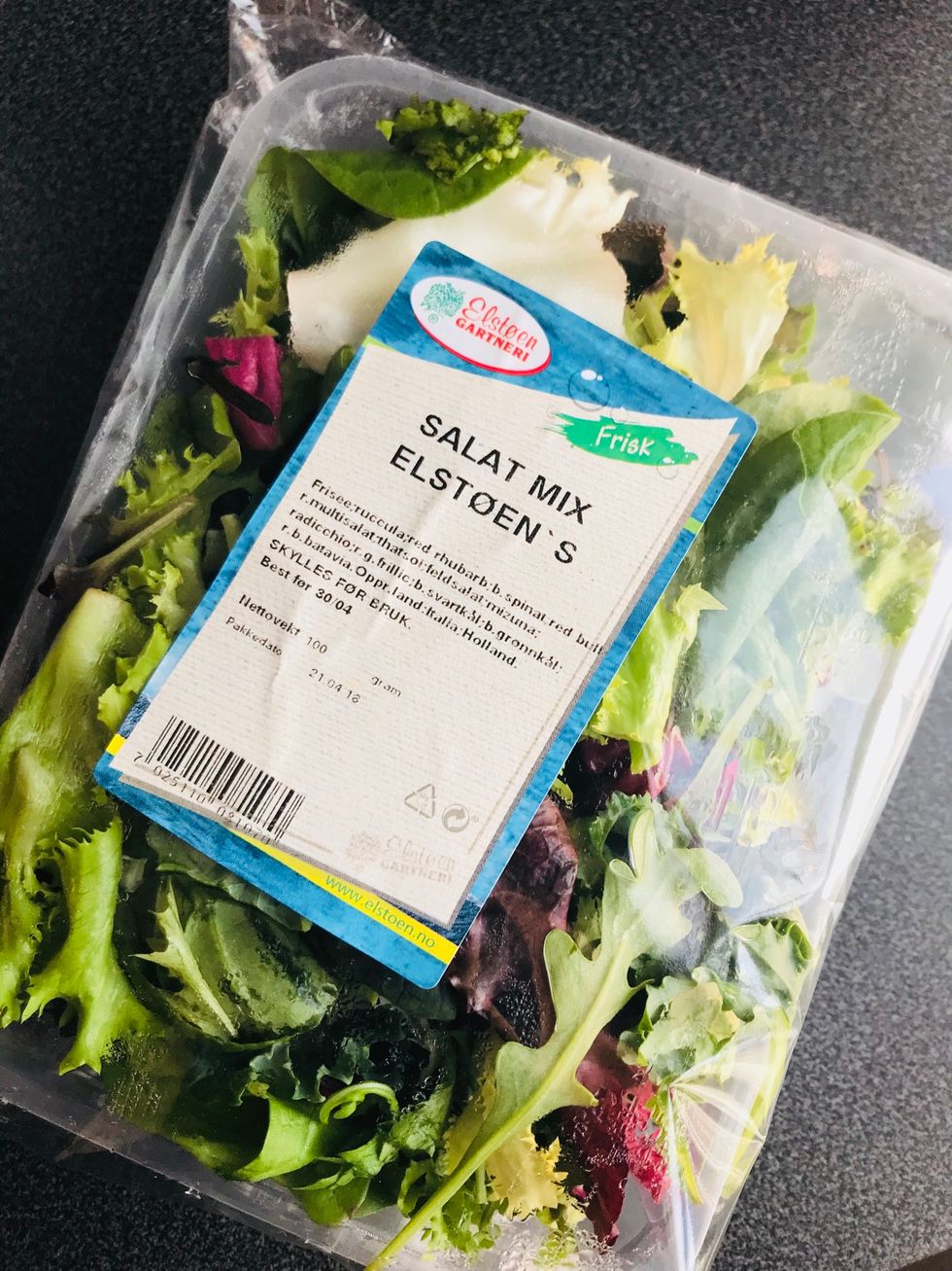 Ingredients cont. : mixed green salad