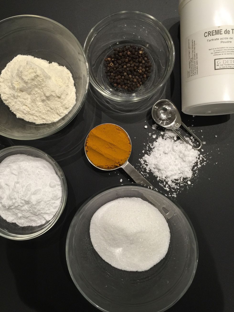 Ingredients for the angel food cake: flour 75 g, caster sugar 100 g, icing sugar50 g, cream of tartar 1 tsp, turmeric 2 tbsp and 2 tbsp of crushed peppercorns. + a pinch of salt