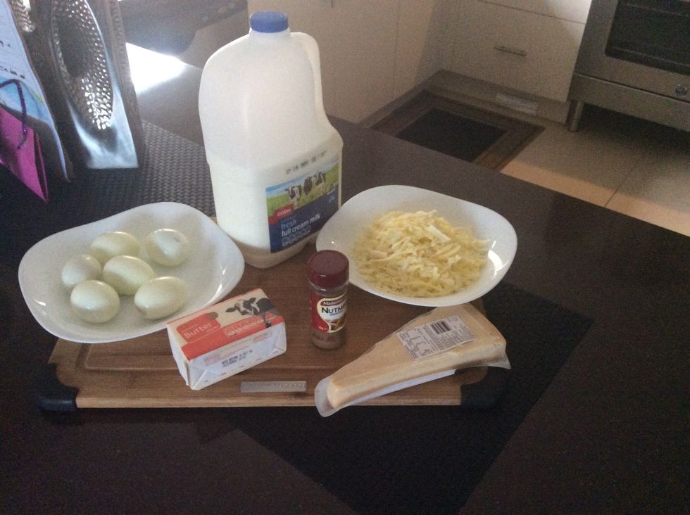 Ingredients for the b\u00e9chamel sauce.