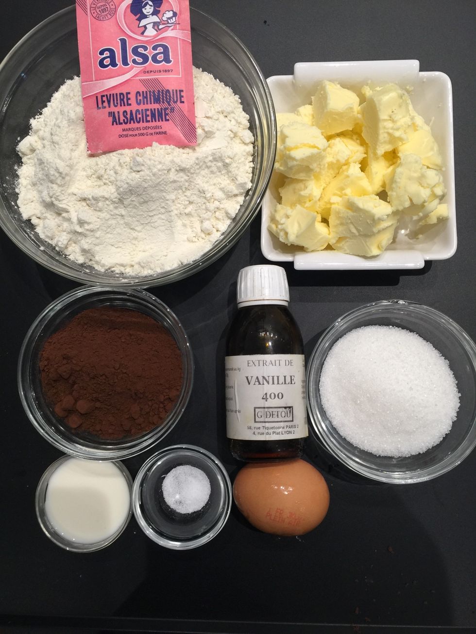 Ingredients for the chocolate sugar crust