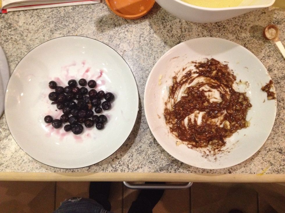 Ingredients for the filling; blueberry and banana mixed with cocoa