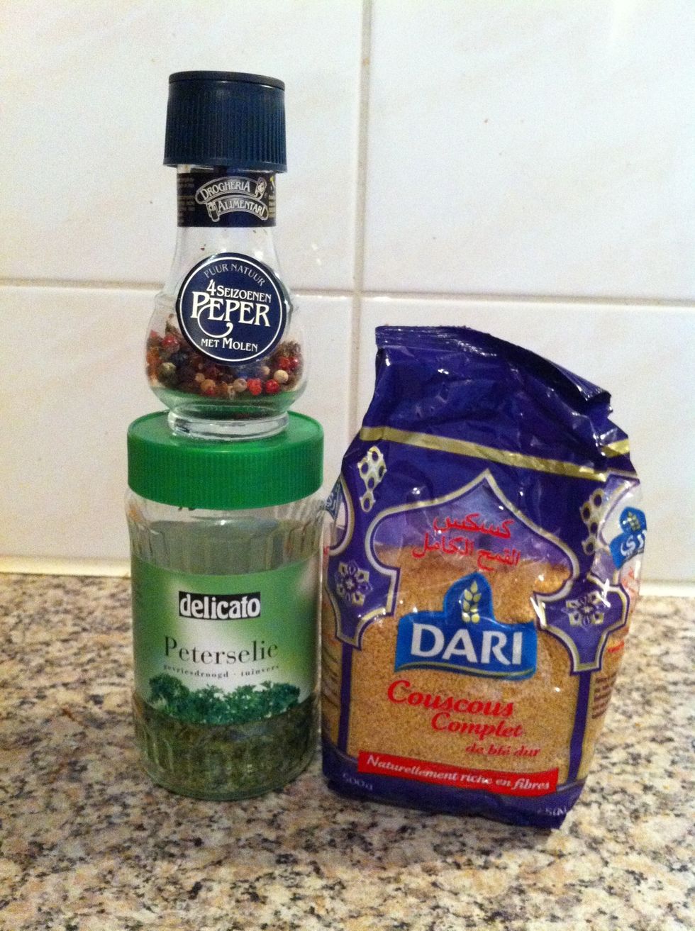 Ingredients for the last step: 450 gr couscous, 1 tbs dried parsley and 1 ts pepper.
