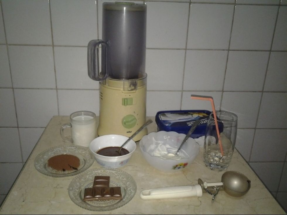 Ingredients: Four tablespoons of chocolate syrup, one bar of chocolate, two tablespoons of cocoa powder, one cup of milk, two tablespoons of whipped cream and two large scoops of vanilla ice cream.