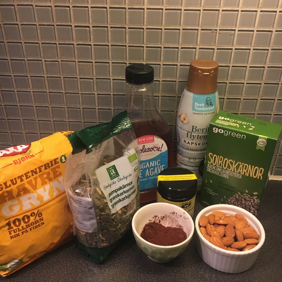 Ingredients: gf oats, pumpkin seeds, sunflower seeds, almonds, agave sirup, light rapeseed oil, raw cacao powder, vanilla bean paste