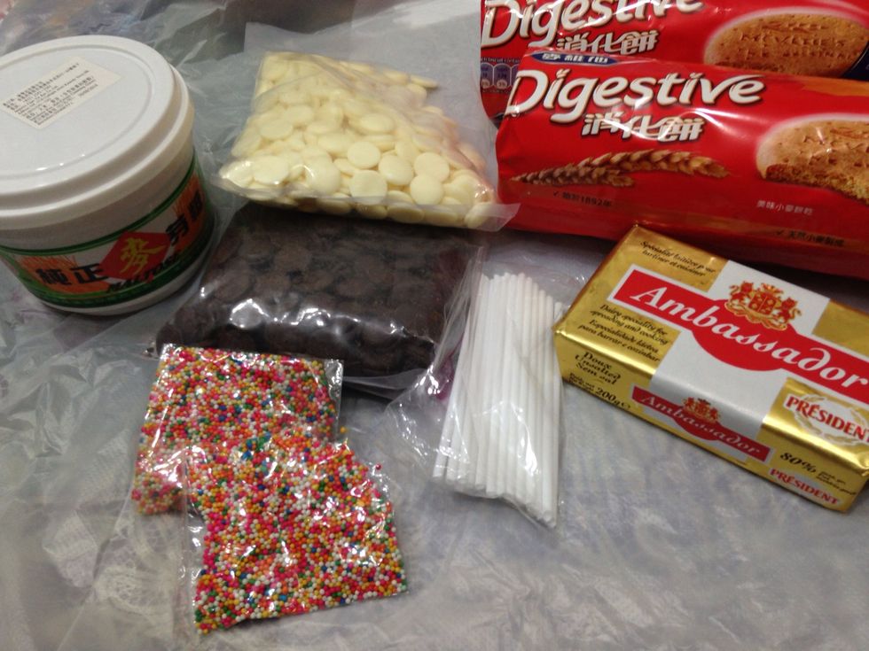 Ingredients: maltose/butter, digestive biscuit, chocolate, stick, decorative sprinkles