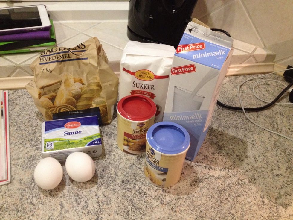 Ingredients needed for the batter