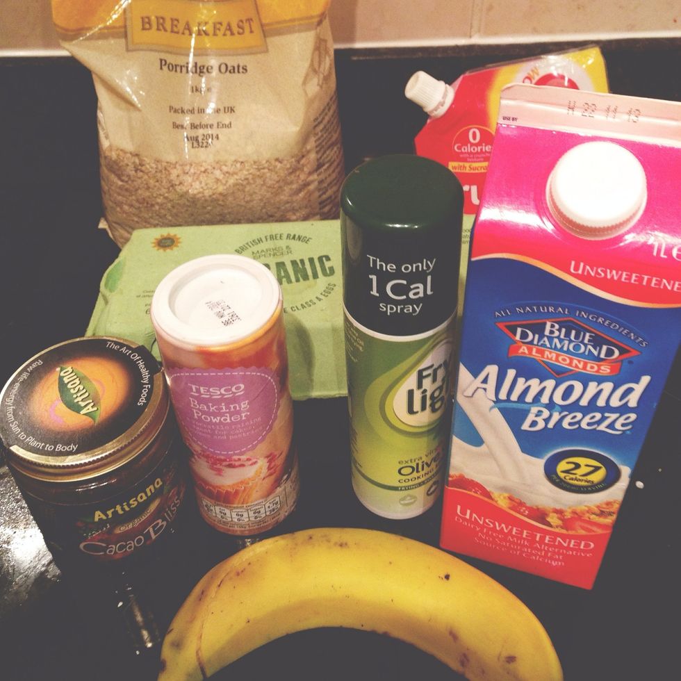 Ingredients: oats, cacao butter, Canderell, baking powder, almond milk, egg, fry light (for the tray, if not using baking cups)