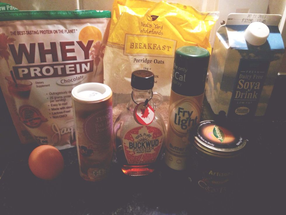 Ingredients: oats, cacao butter, maple sirup, chocolate whey protein powder, fry light, baking powder, soy milk, egg