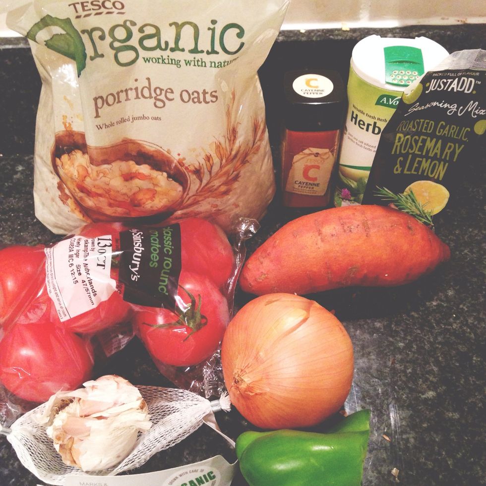 Ingredients: Oats, sweet potato, smoked paprika powder, Herbal Spice, cayenne pepper, garlic, green paprika, chicken breast, Herbamare, tomato