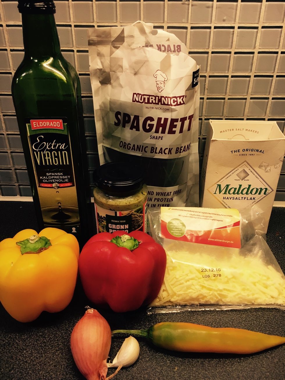 Ingredients: olive oil, peppers, green chili, garlic clove, black bean spaghetti, pesto, vegan shredded cheese, sea salt, shallot