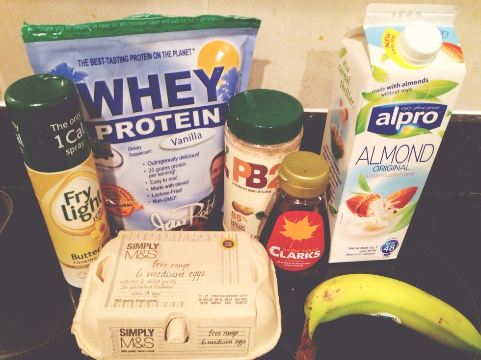 Ingredients: peanut PB2, vanilla protein, banana, maple and fruit carob syrup, almond milk, fry light, egg