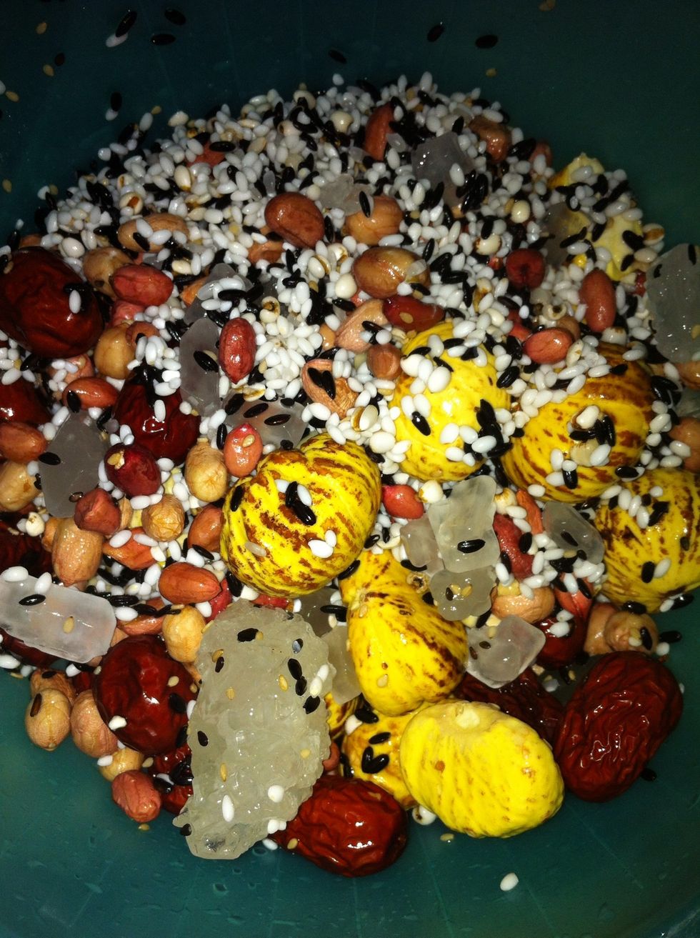 Ingredients. rice , Polished glutinous rice, Black Rice or just any rice,crystal sugar or rock candy or just sugar as u like . peanut , hazelnut , Jujube, u can add whatever rice,beans or nuts u like.