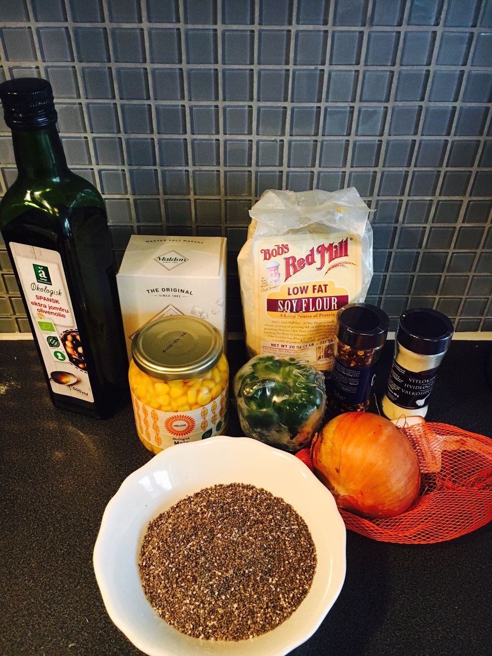 Ingredients: soy flour, ground chia seeds, onion, green bell pepper, chili flakes (red), garlic powder, corn, salt, olive oil.