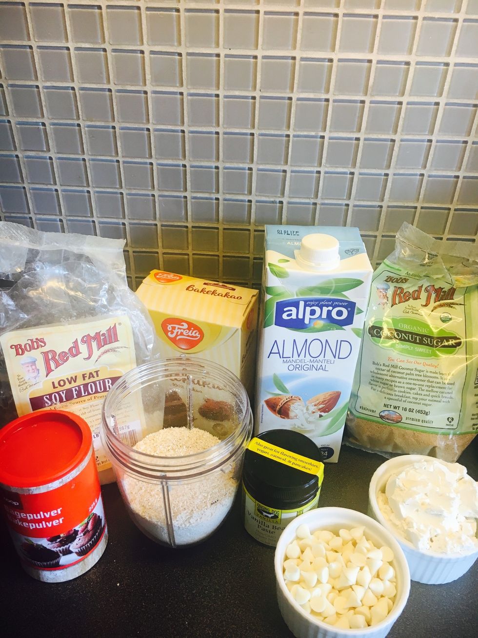 Ingredients: soy flour, ground oats (gluten free, wholewheat), coconut sugar, vegan vanilla protein powder, cacao powder, almond milk, baking powder, vanilla bean paste.