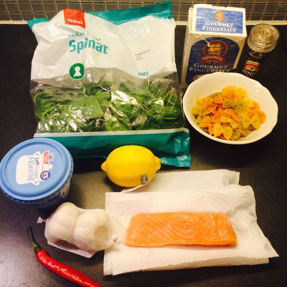 Ingredients: spinach, salt, pepper, light creme fraiche, red chili, garlic, whole wheat pasta, salmon filet, lemon