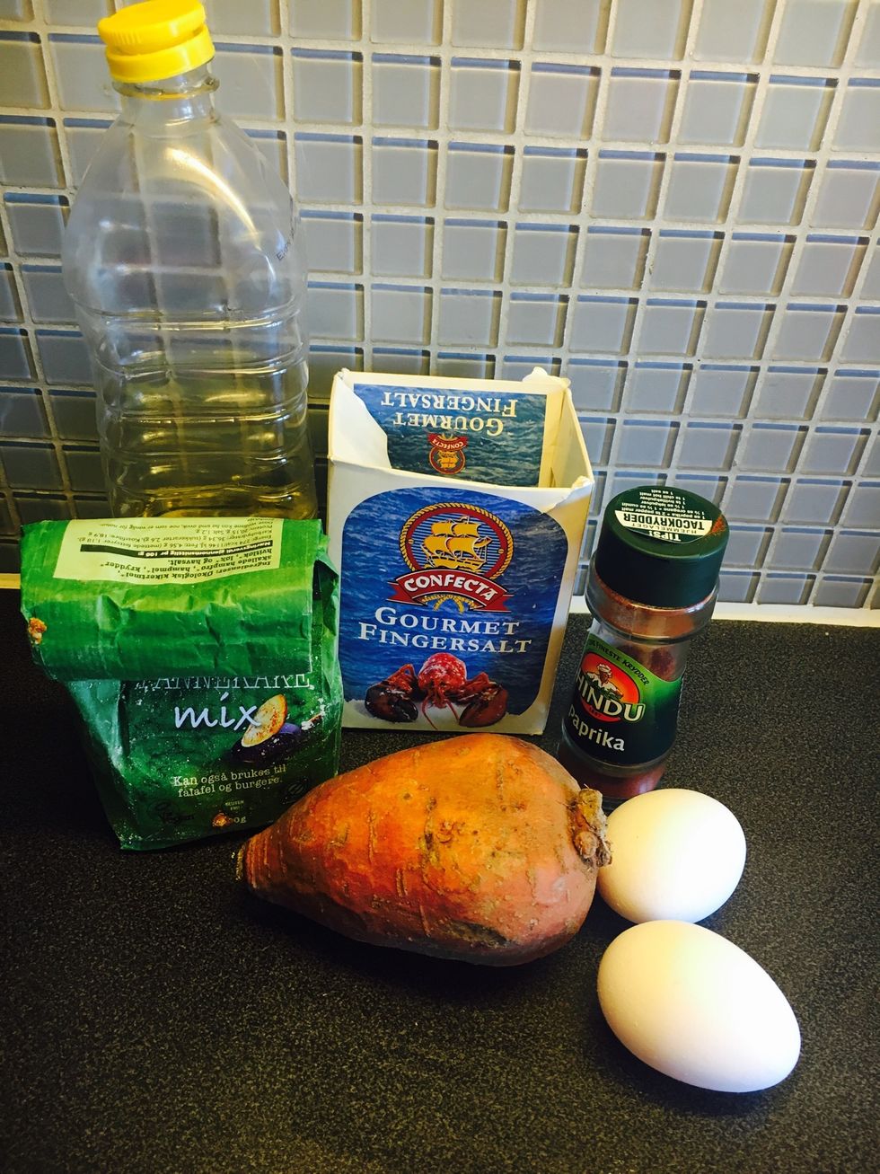 Ingredients: sweet potato, hemp flour (mine is a spiced one, but you can use plain flour as well), salt, paprika powder, rapeseed oil, eggs