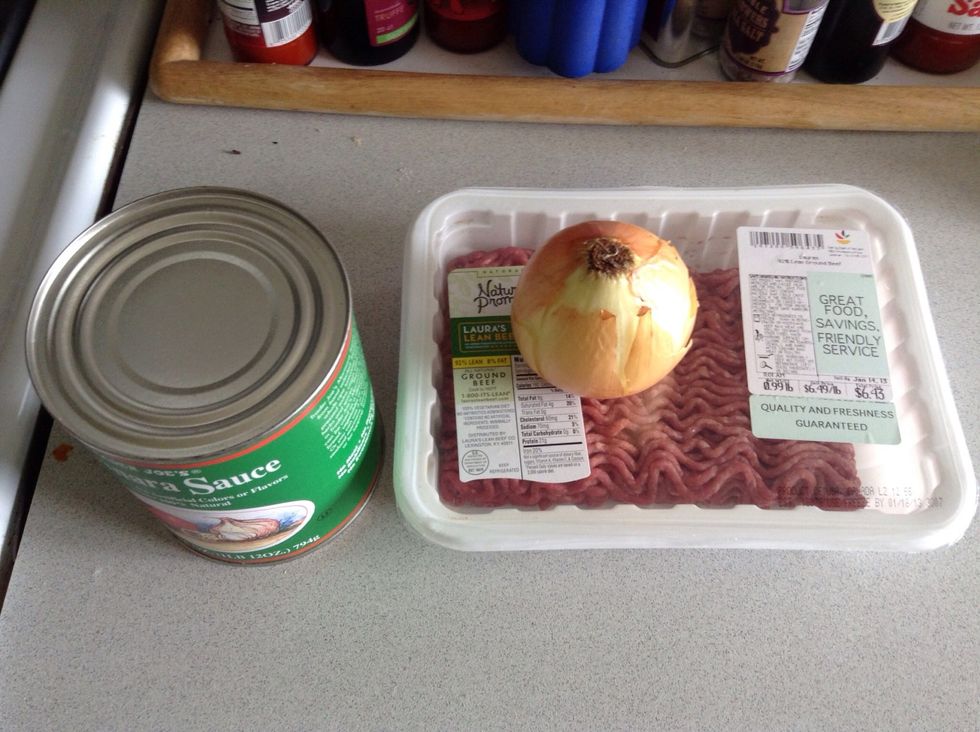 Ingredients to make the bolognaise sauce