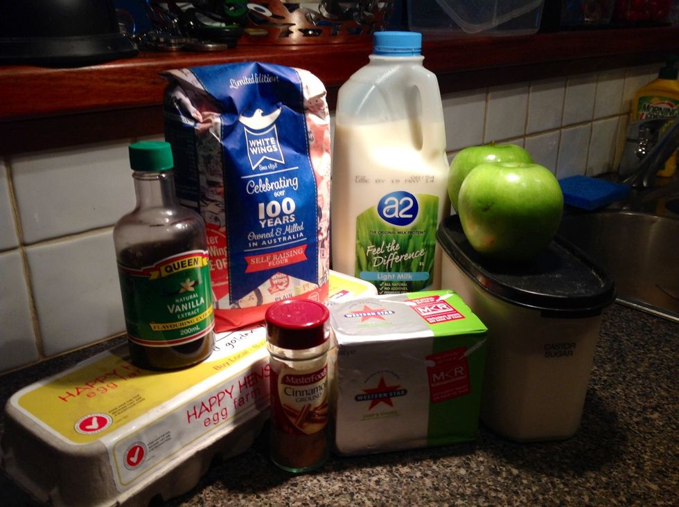 INGREDIENTS: Vanilla Extract, Milk, Butter, Granny Smith Apples, Self Raising Flour, Caster Sugar, Egg, Grounded Cinnamon.