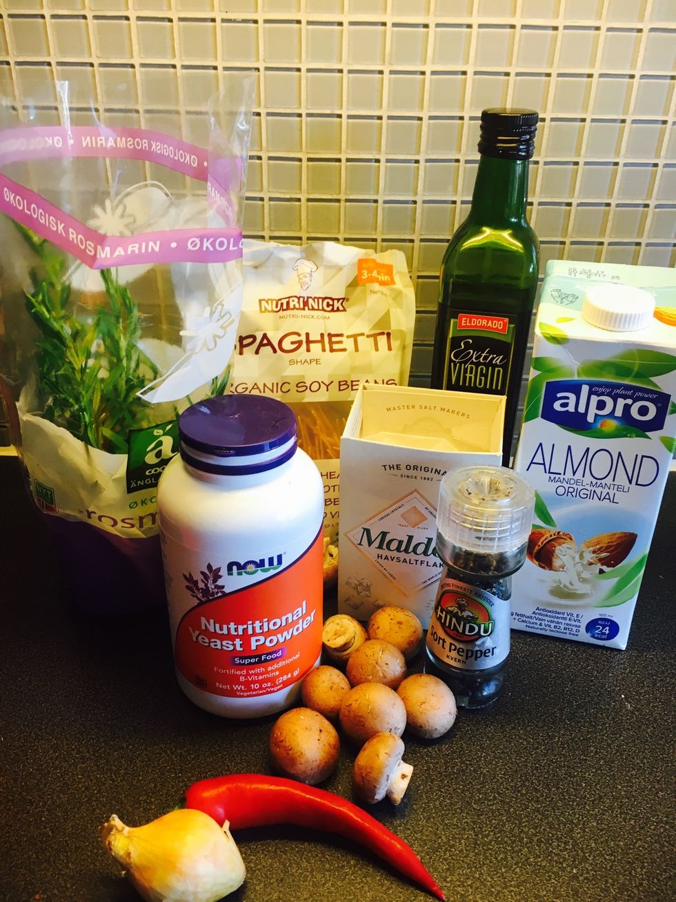 Ingredients: white bean spaghetti/zoodles, olive oil, cremini mushrooms, salt, pepper, red chili, small yellow onion, nutritional yeast powder, almond/soy/or other non-dairy milk