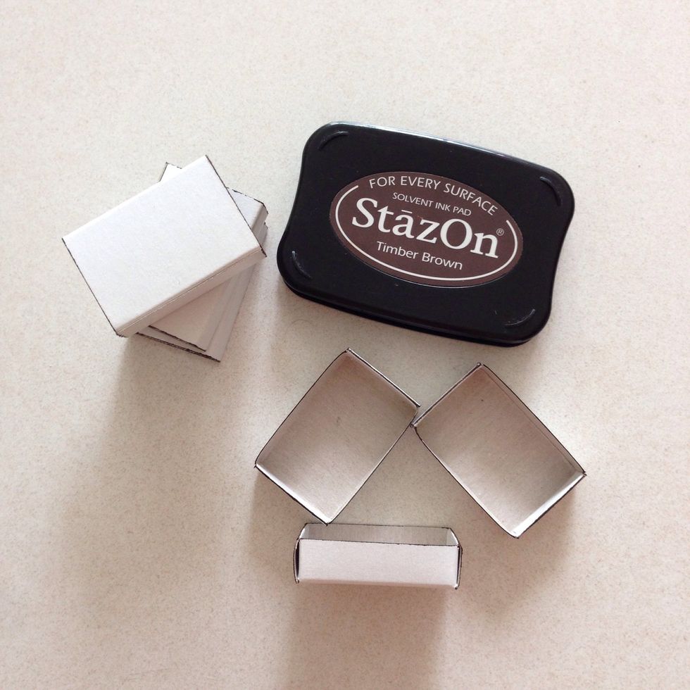 Ink the edges of the matchbox drawers as well... These are the areas where papers cannot cover...