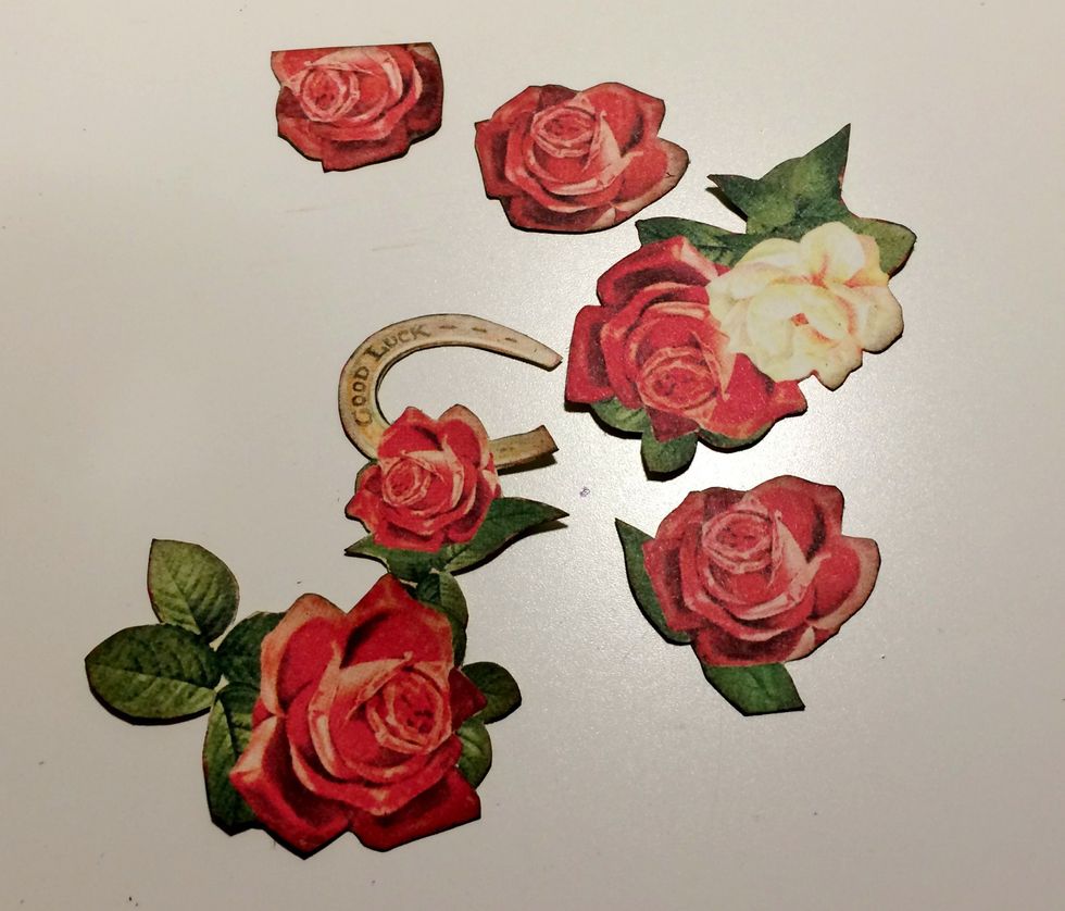 Ink the edges of the roses and the rose attached to the horseshoe using a blending tool and Walnut Stain Distress Ink.