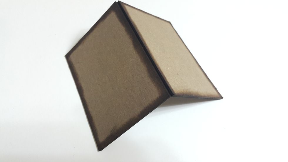 Ink the edges with brown colors.