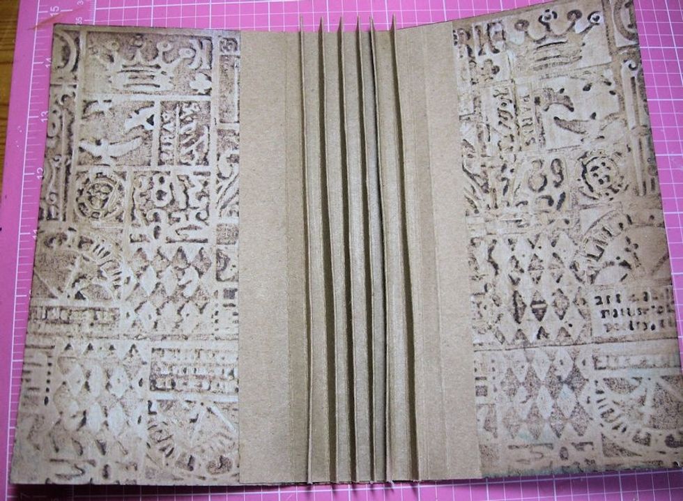 Ink the inside  with Vintage Photo Distress ink.  Create a 6 page hidden hinge binding. Tutorial: https://www.youtube.com/watch?v=nUtkJ9u6M6w           Secure to spine of planner with Scor-Tape.