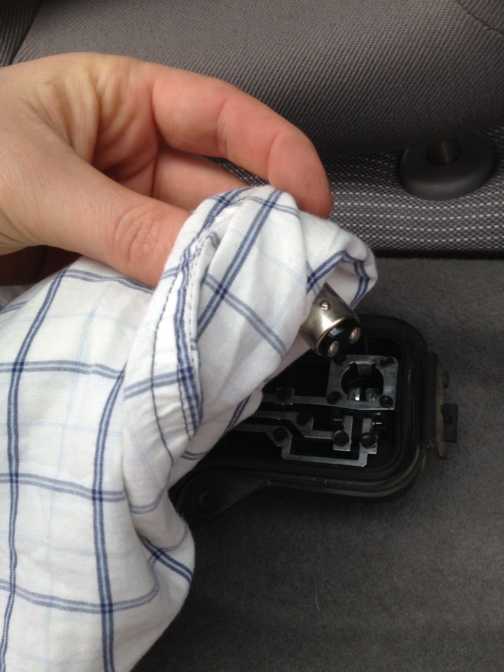 Insert (push and twist) the new lamp with a piece of cloth, don't touch with your fingers.