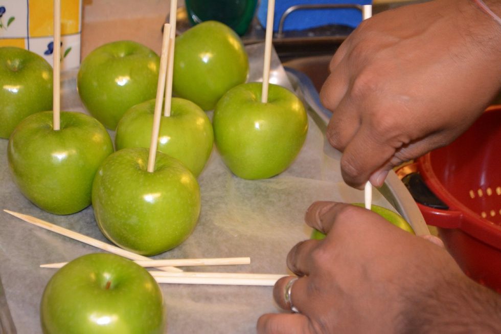 Insert skewers deeply into core of the apples.