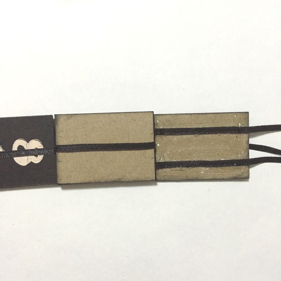 Insert the 8th number block onto the loop on the left and apply glue onto the 7th number block...