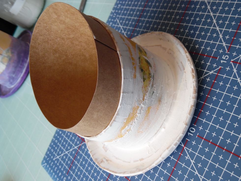 Insert the card into the base to form the lip. Make sure that the lip is shallower than the depth of the lid.