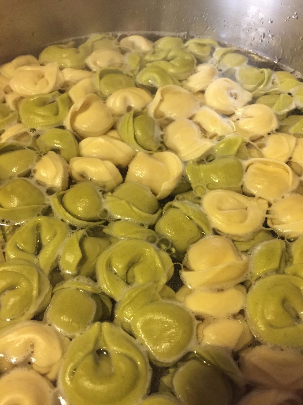 Insert Tortellini in 1 1/2 quarts of water. Bring to a boil. Boil for 5-7 minutes