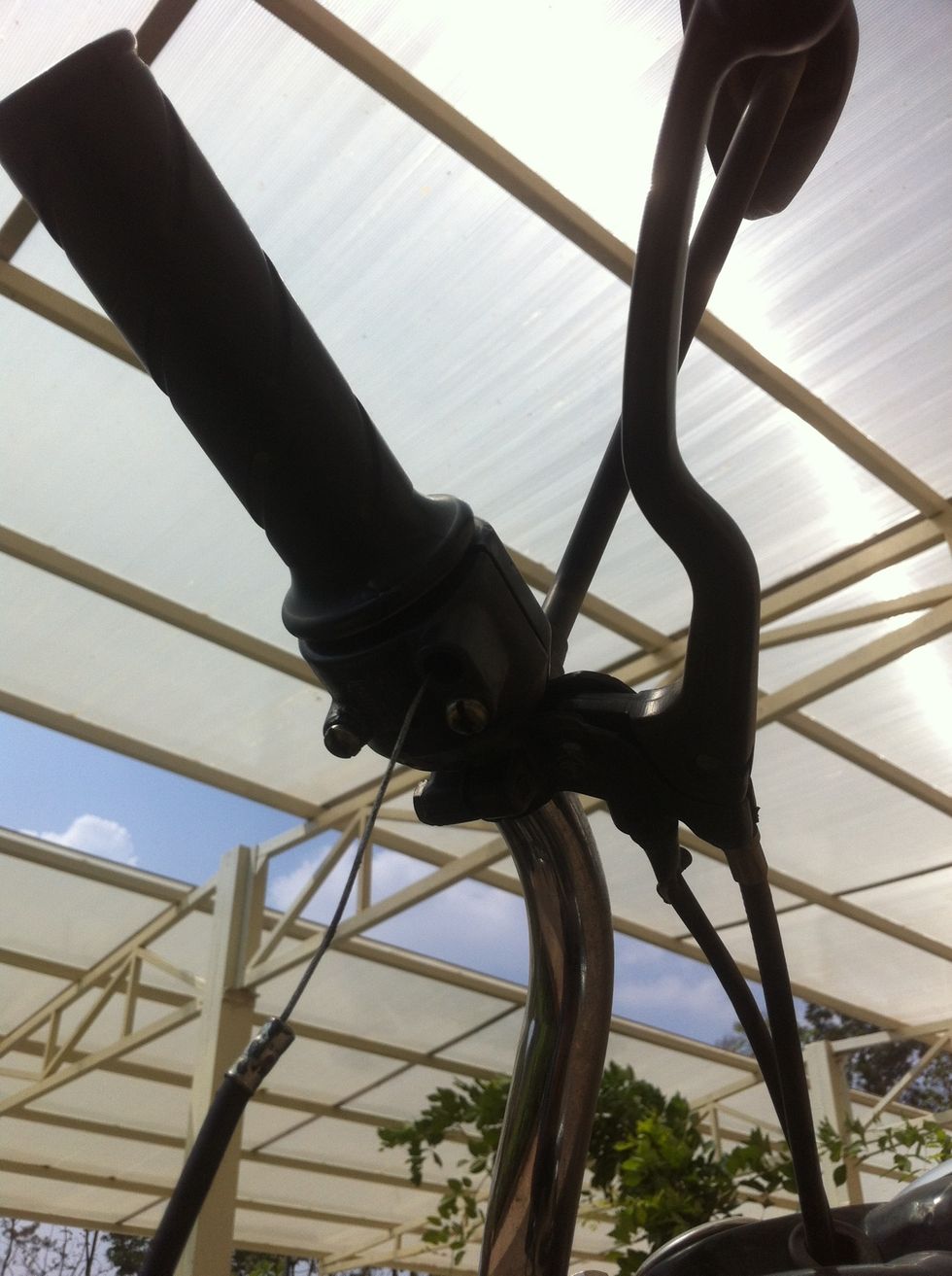 Install the screws that hold the throttle holder.