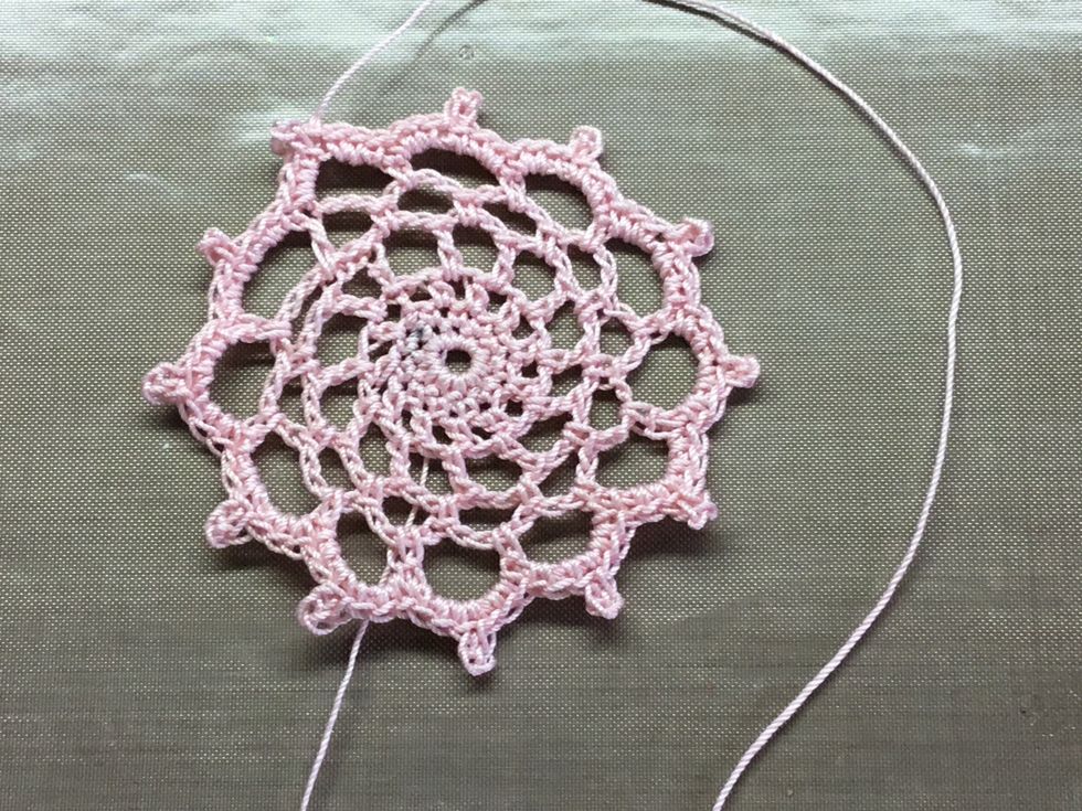 Into each loop round 3 single crochet, a 3 chain picot, 3 single crochet all round, join with a slip stitch and sew in ends.