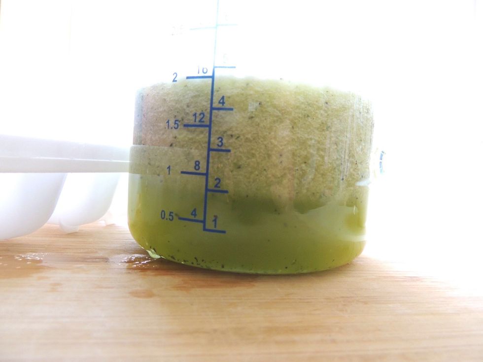 It is fine if the froth remains atop. Gently pour into ice tray.