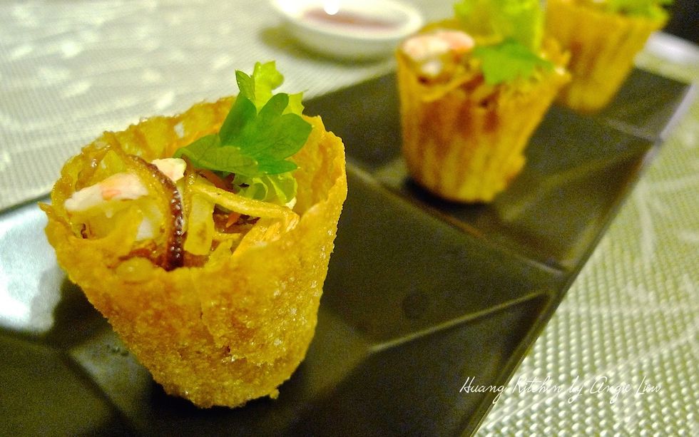 It is such a wonderful treat - crispy shell with sweet and crunchy flavour of turnips. For more, like us on Facebook and get instant updates on our latest recipes at www.Facebook.com/huangskitchen