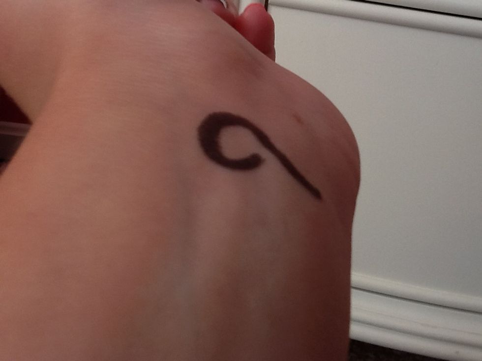 It looks like a nine it also looks like a loop so make a loop