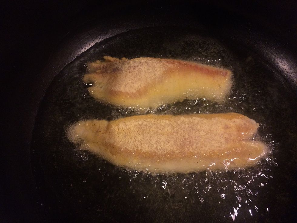 It's cooking, see that much oil, you really don't need to drown the fish.