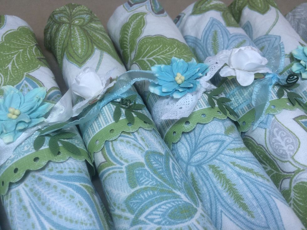 It's easy to create seasonal napkin rings with just a few paper crafting supplies.