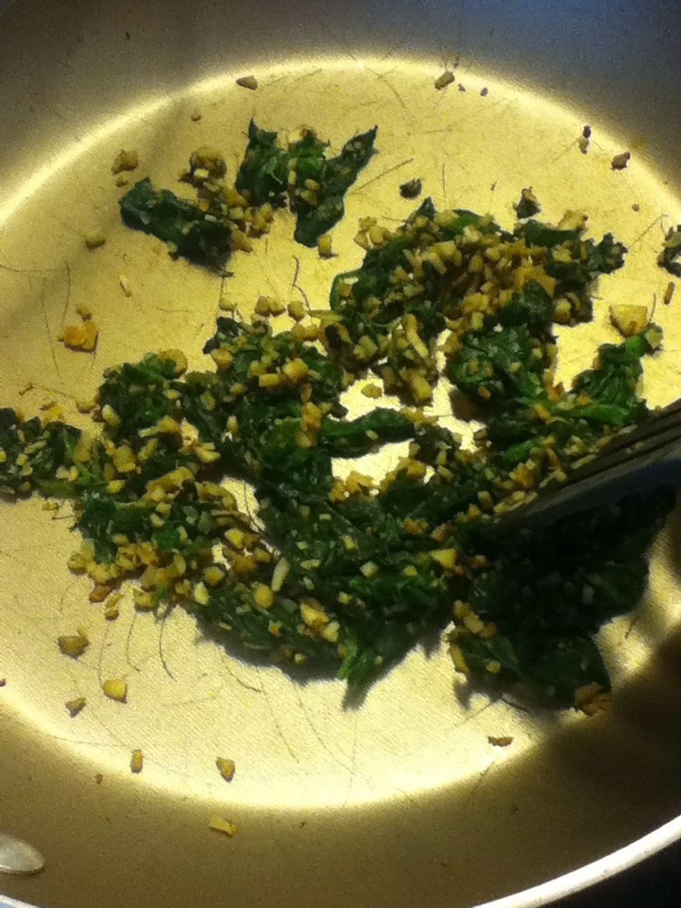 It's gonna look like this depend on how much spinach you add. If you don't like spinach, This is optional. Just stem itself with garlic is good enough or maybe you can add chopped onion instead.