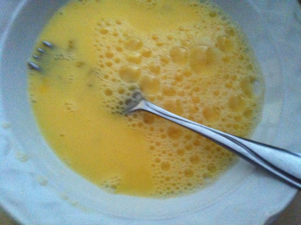 It's gonna look like this, make sure not to pour too much juice, cause if you do, your toast won't be fluffy.