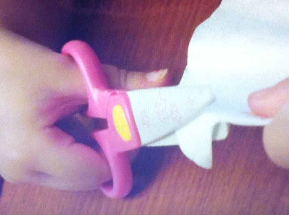 It's hard to cut with safety scissors.