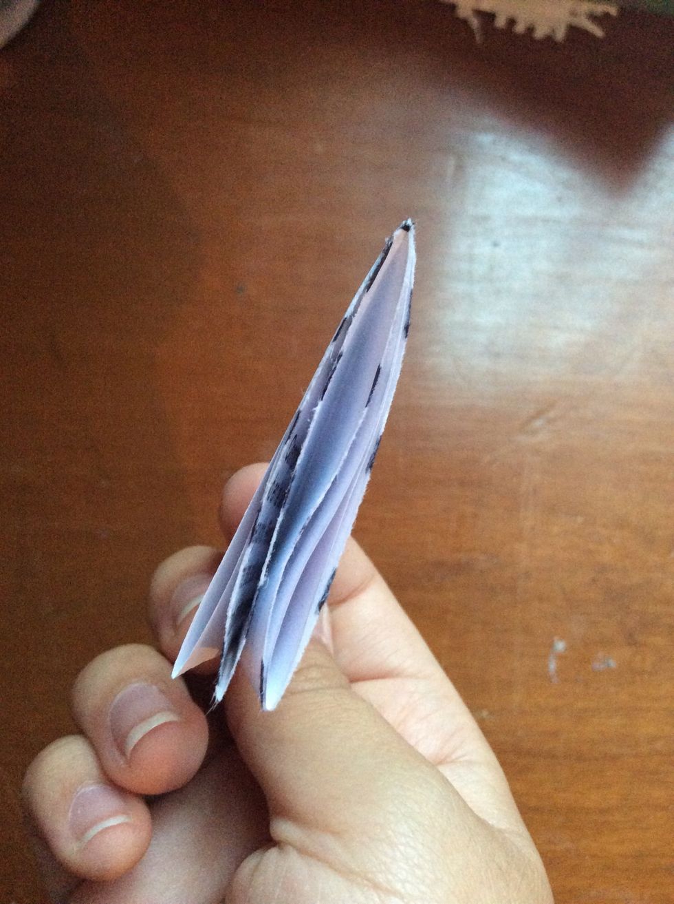 It's important to look at this part of your triangle Cause it will be your reference to cut. This part must be at the top Of the next step.