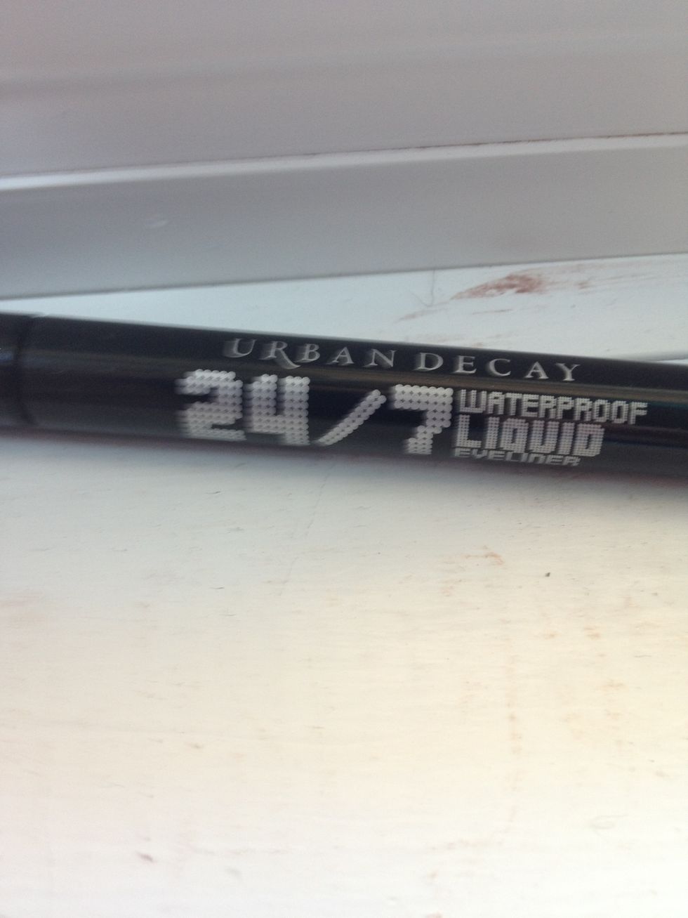 It's liquid eyeliner time!