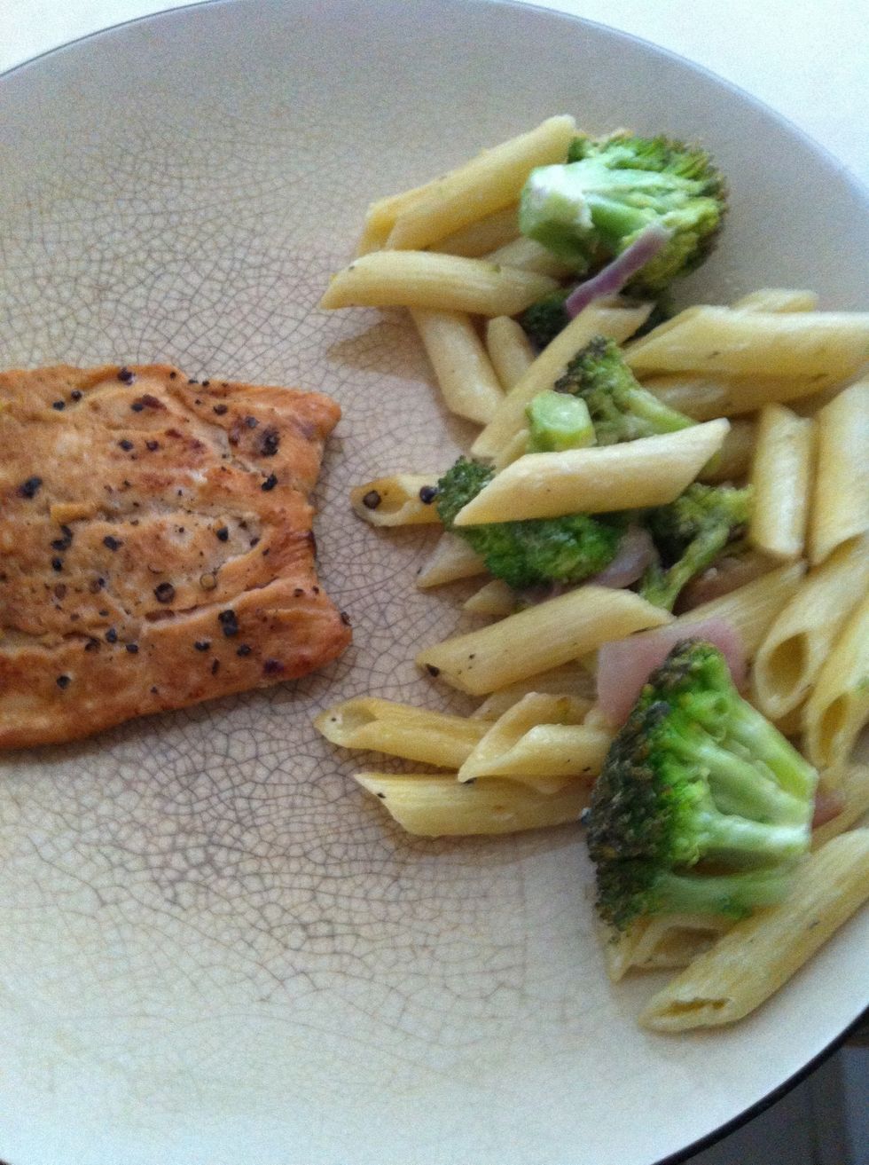 It's ready to eat!!! Here you can see it with veggie pasta